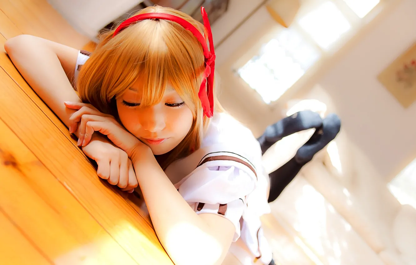 Фото обои окно, пол, лежит, рыжая, азиатка, бант, Cosplay