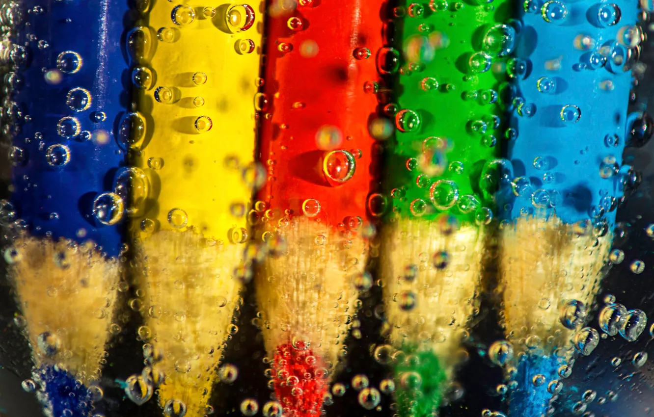 Фото обои вода, пузырьки, краски, карандаши, воздух