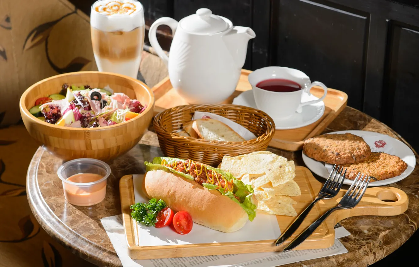 Фото обои чай, кофе, соус, хот-дог, салат, ассорти