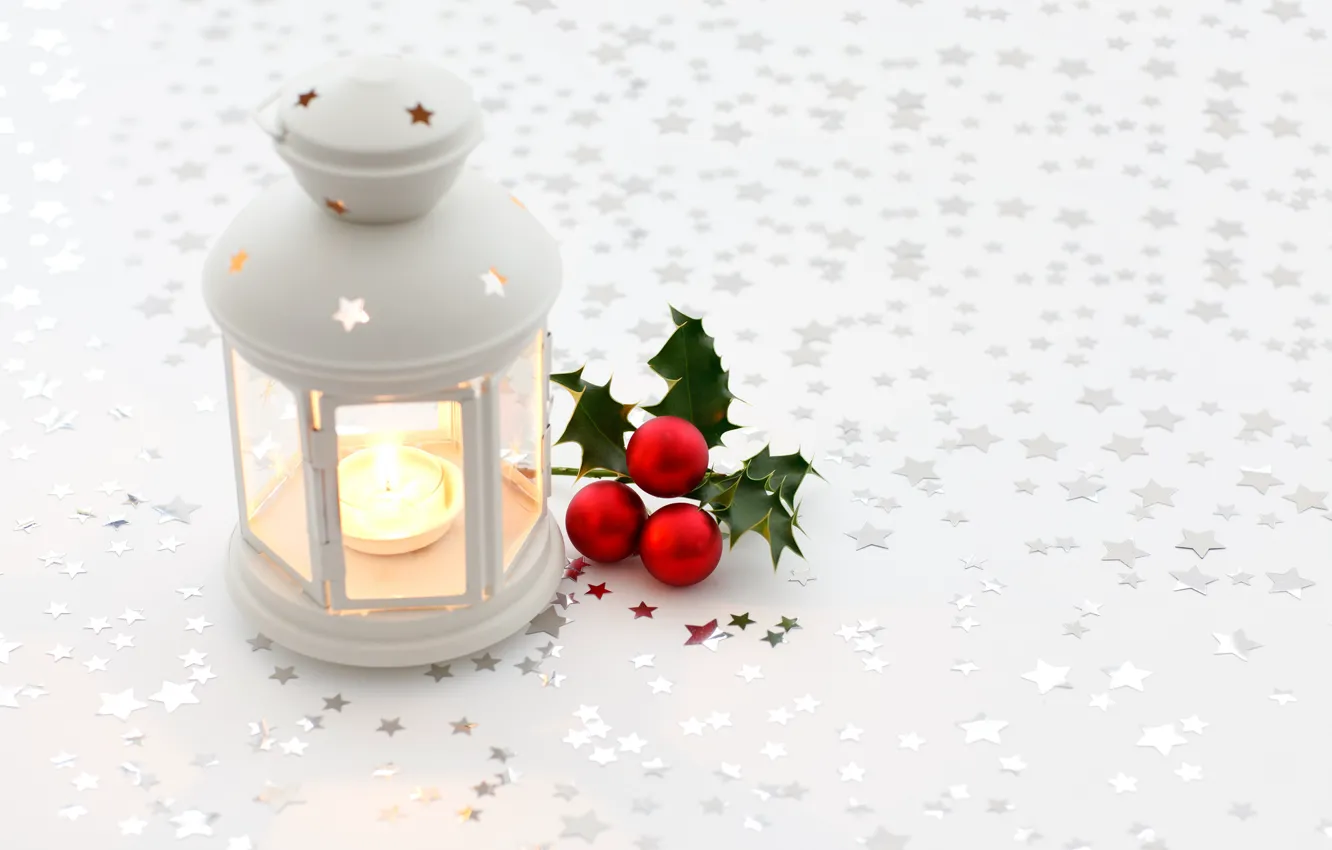 Фото обои белый, шарики, шары, свеча, Новый Год, Рождество, фонарик, красные