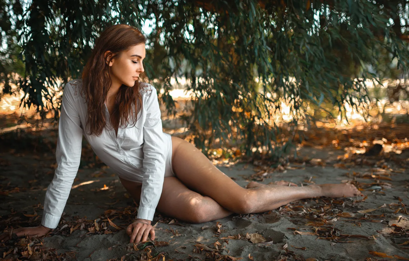 Фото обои девушка, фигура, legs, trees, model, women, redhead, hips