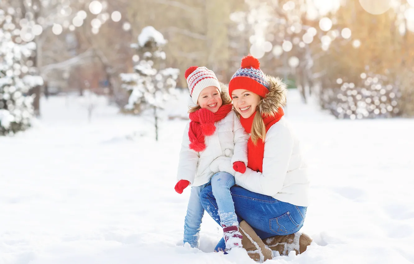 Фото обои зима, снег, радость, куртка, девочка, мама
