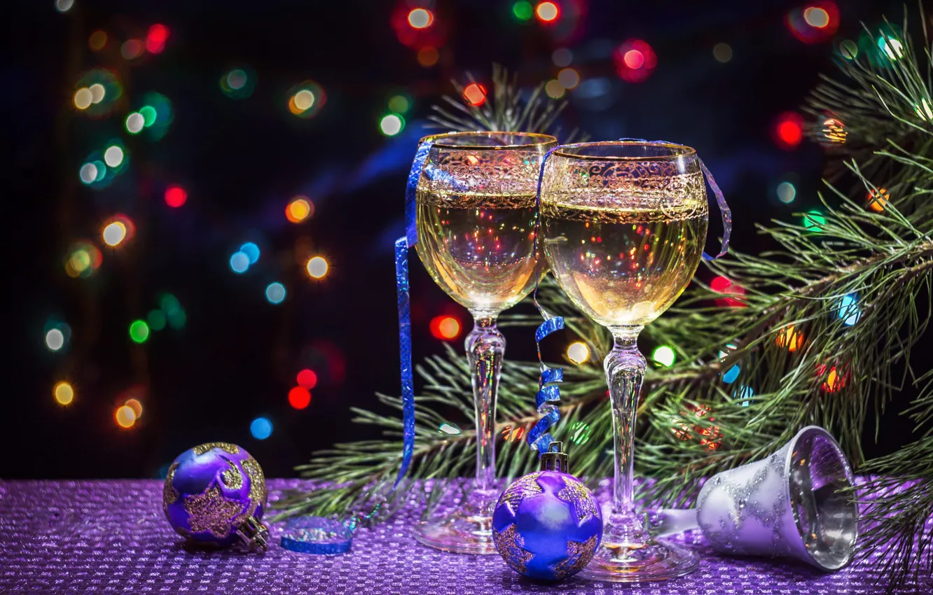 Фото обои игрушки, елка, бокалы, Новый год, шампанское, боке
