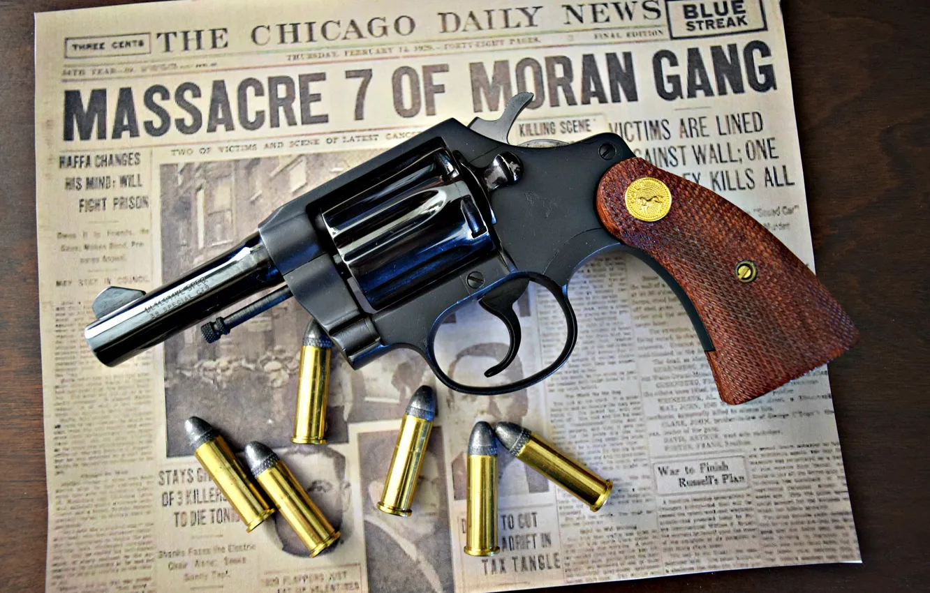 Фото обои оружие, газета, патроны, револьвер, кольт