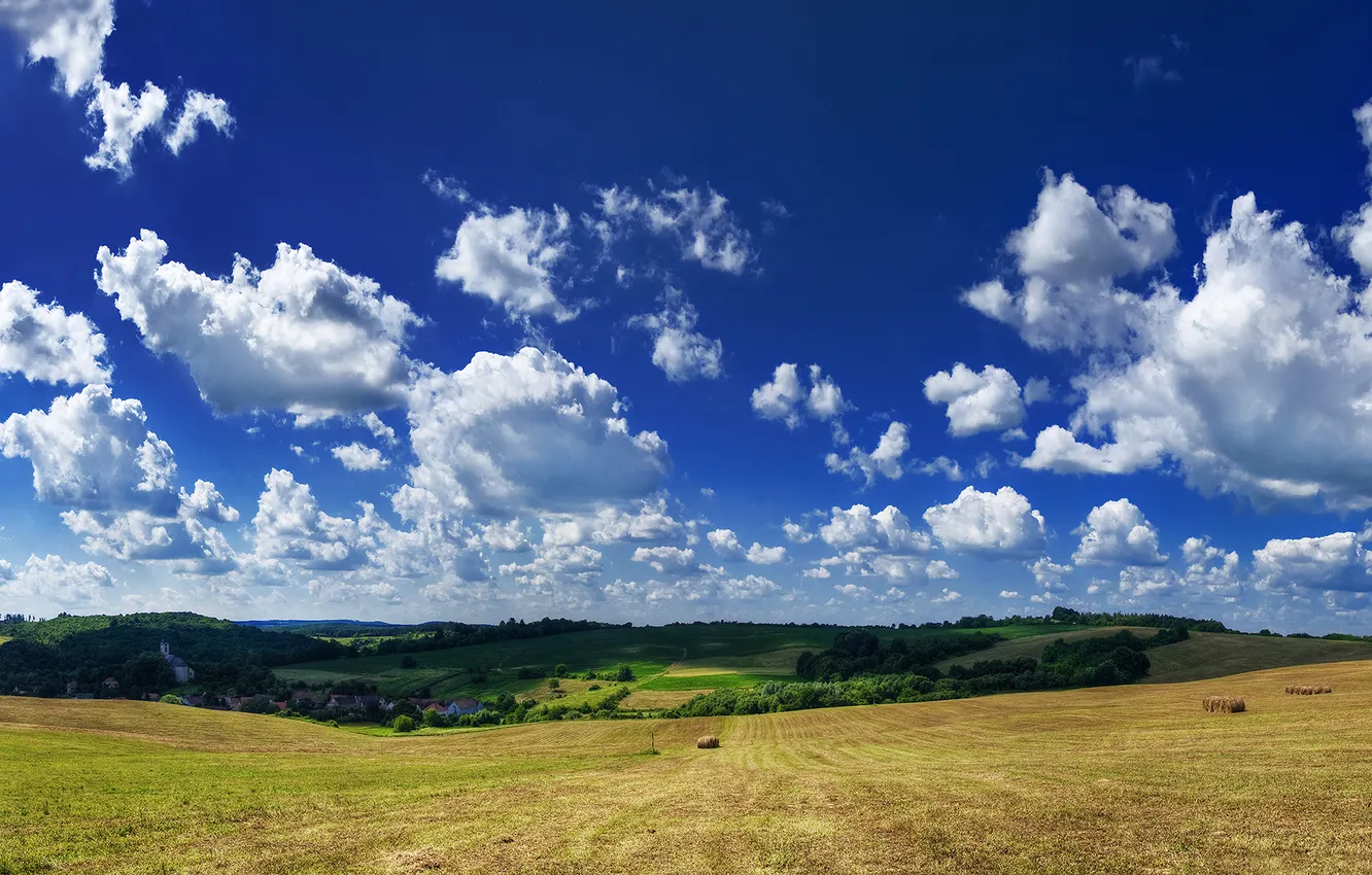 Фото обои поле, небо, облака, сено