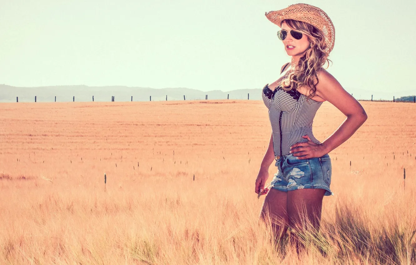 Фото обои fashion, field, girls, style, western, women, fun, models