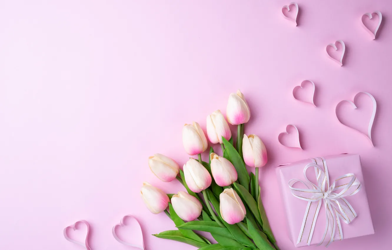 Фото обои фон, розовый, подарок, лента, сердечки, тюльпаны