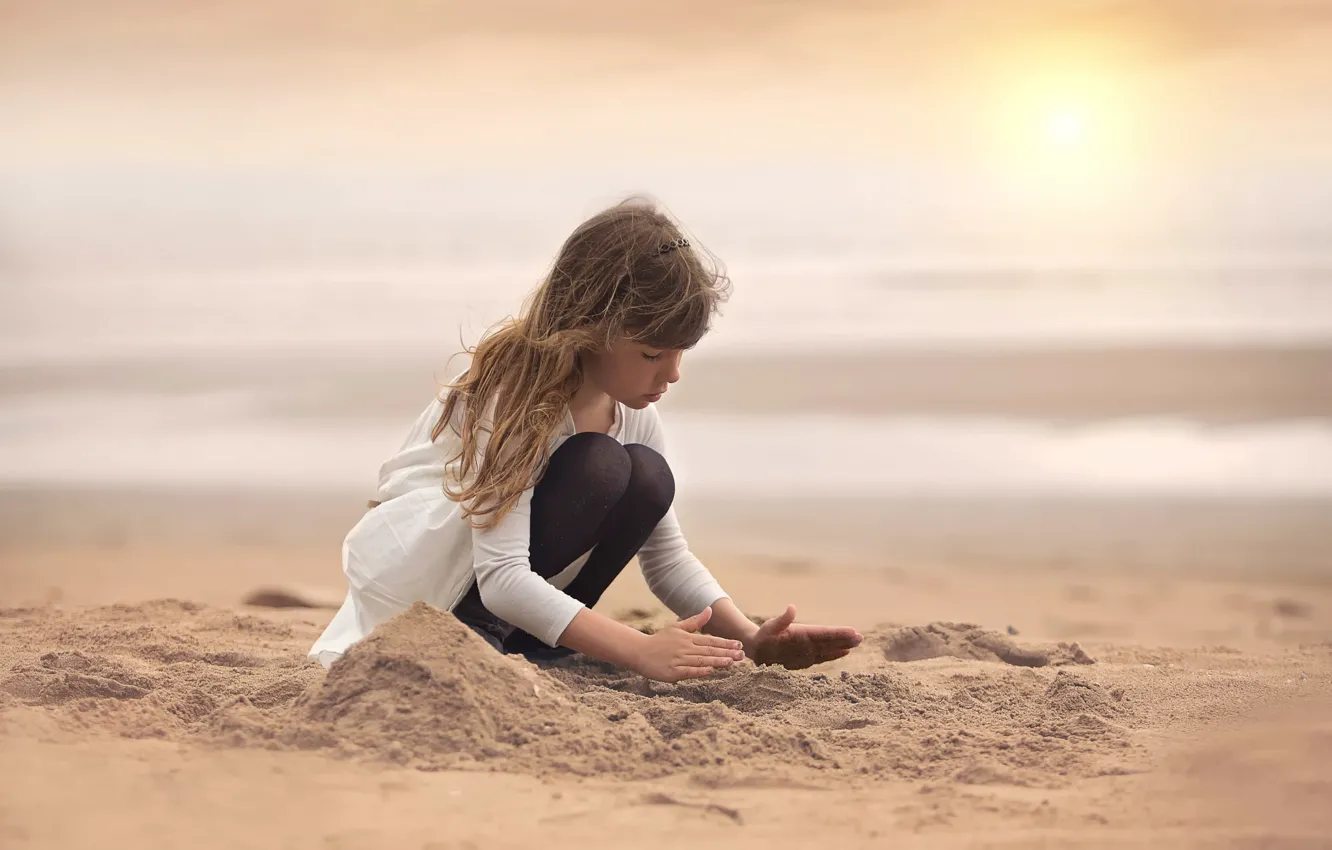 Фото обои песок, пляж, девочка, творчество
