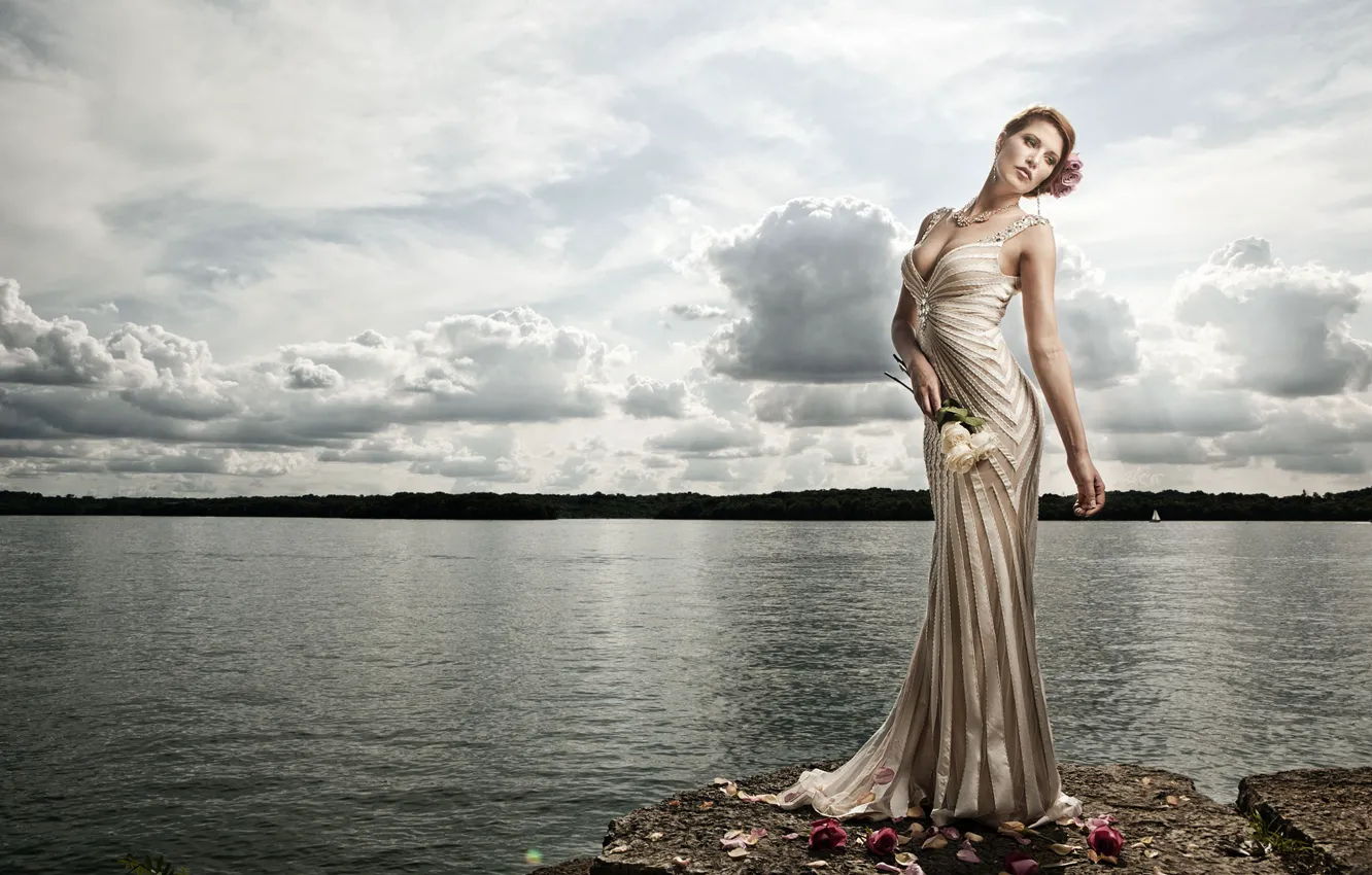 Фото обои вода, цветы, поза, озеро, стиль, модель, розы, фигура