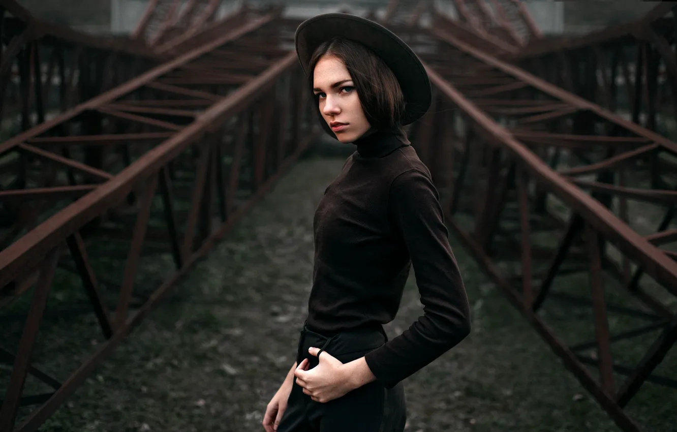 Фото обои взгляд, девушка, модель, портрет, шляпа, Алиса, light, железо