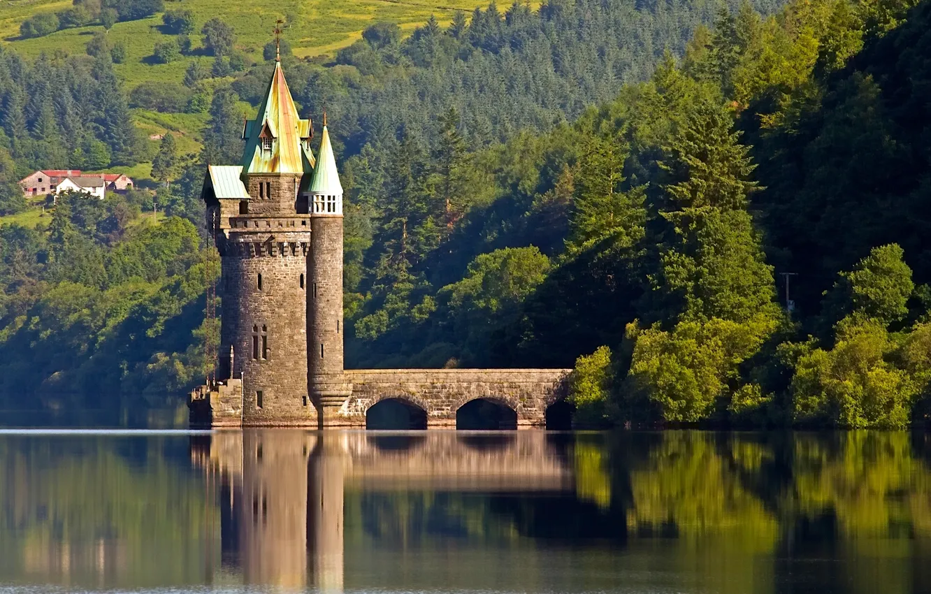 Фото обои лес, отражение, Англия, башня, водная гладь, England, Уэльс, Wales