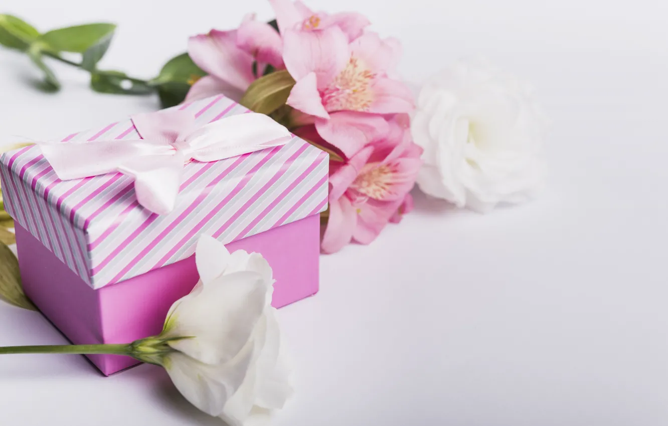 Фото обои цветы, подарок, лилии, лента, розовые, white, белые, pink