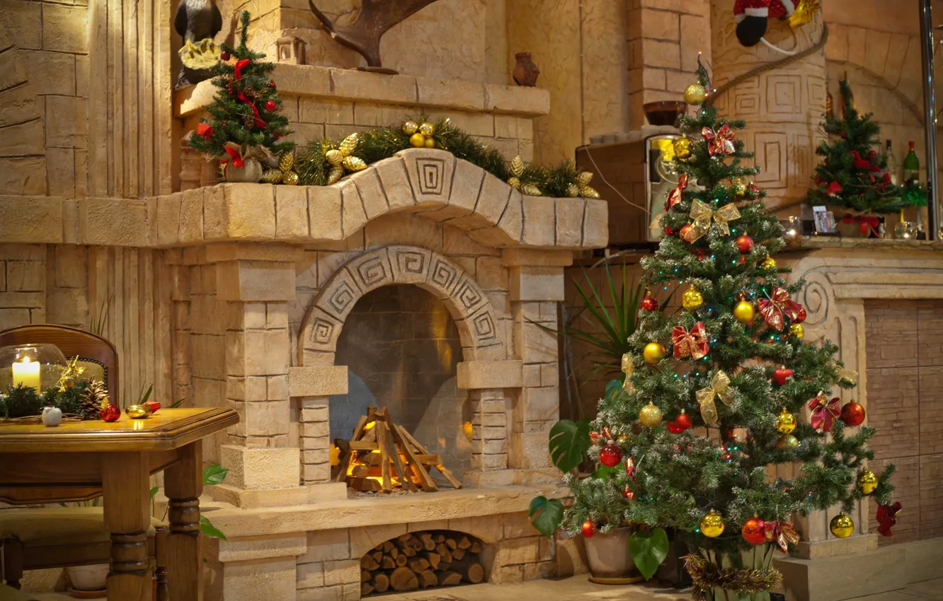 Фото обои украшения, тепло, праздник, елка, Рождество, Новый год, камин