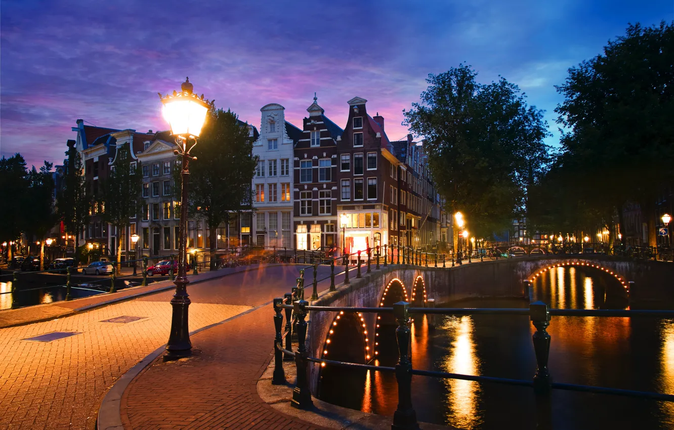 Фото обои ночь, город, дома, освещение, Амстердам, фонари, канал, Нидерланды