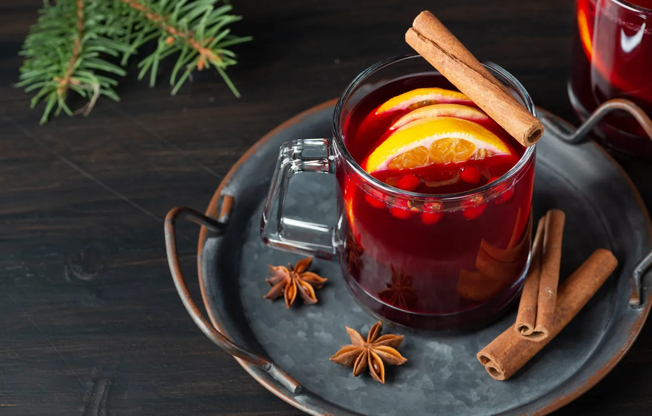 Фото обои стол, новый год, Рождество, кружка, напиток, корица, хвоя, поднос