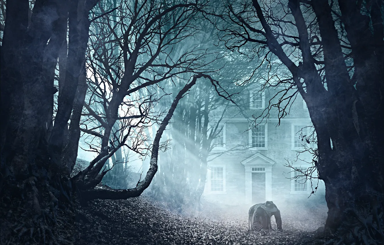 Фото обои деревья, туман, здания, мужик, Lovecraft's The Thing in the Doorstep