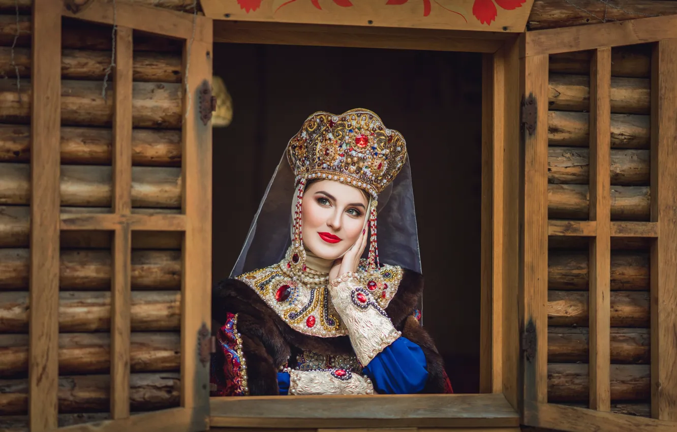 Фото обои взгляд, девушка, украшения, лицо, улыбка, дом, портрет, макияж