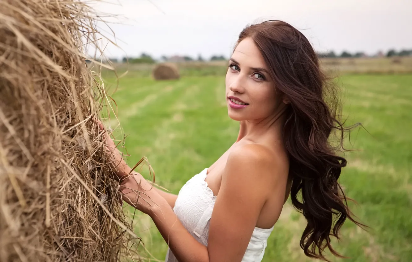 Фото обои Nature, white dress, Brown Eyes, straw, Farm, Beatiful, Niemira, Brown hair