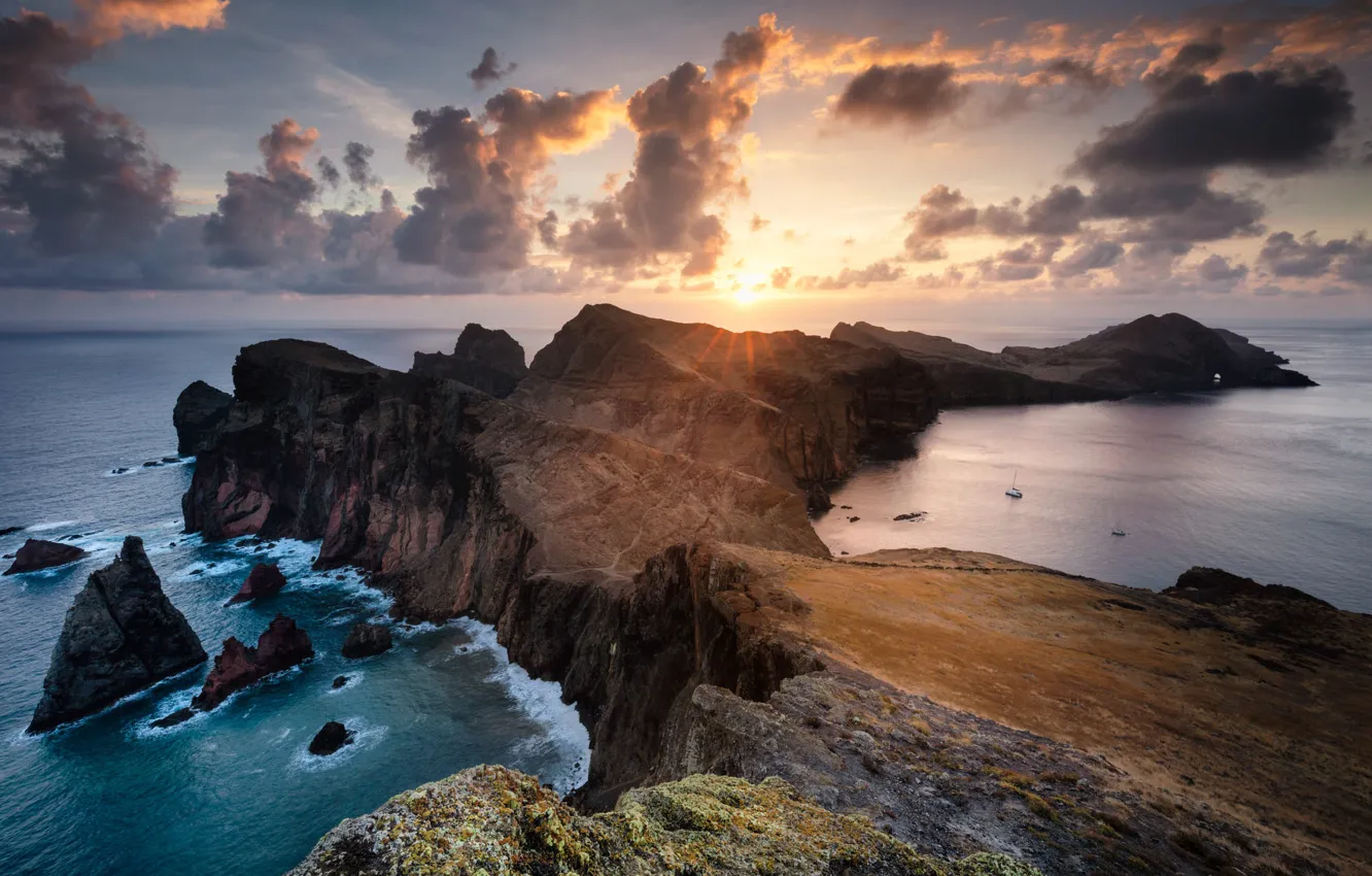 Фото обои море, горы, скалы, берег, лодка, мыс