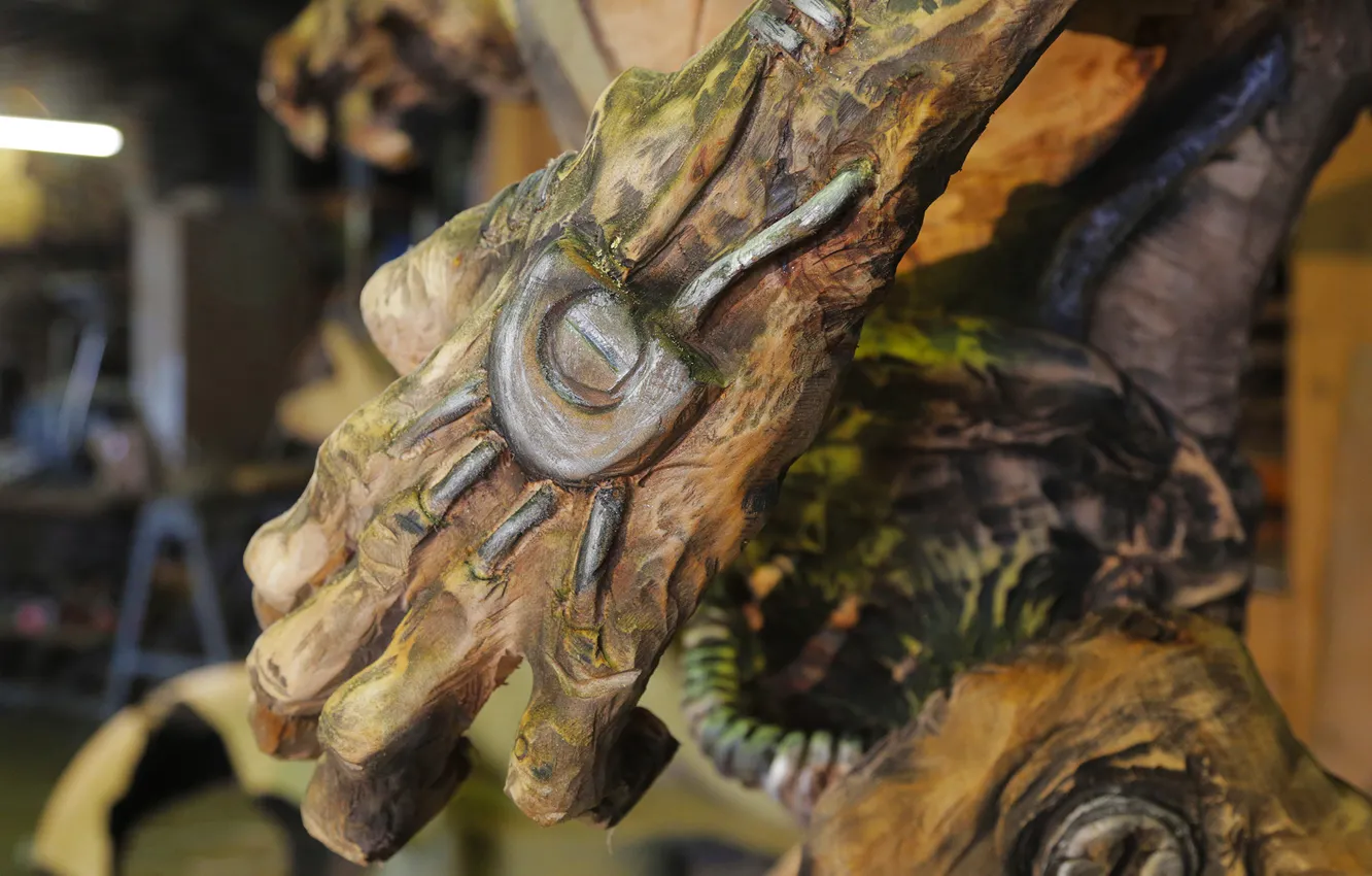Фото обои wood, hand, creature, sculpture, DOOM