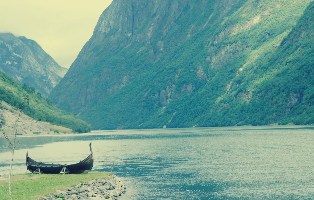 Фото обои зелень, вода, горы, лодка, красота, Норвегия, фьорды