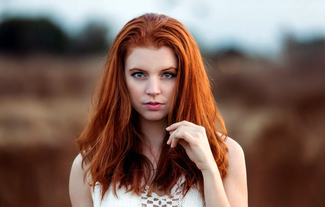 Фото обои girl, long hair, photo, photographer, blue eyes, model, lips, face