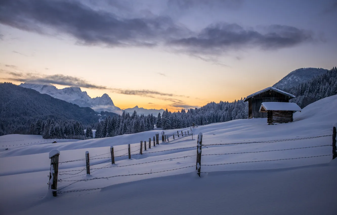 Фото обои зима, снег, горы, природа, дом, забор, утро
