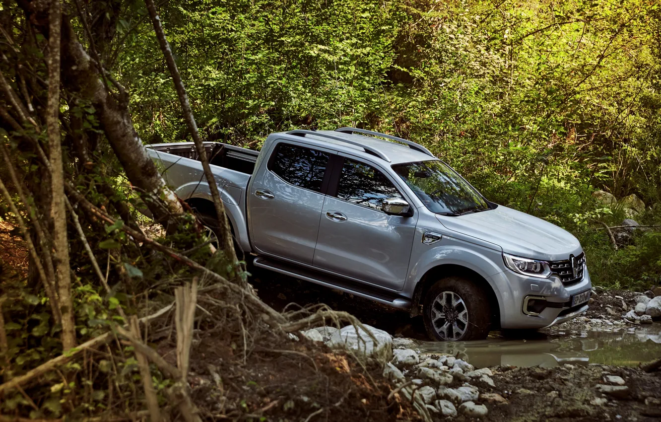 Фото обои лес, вода, ветки, камни, Renault, пикап, 4x4, 2017