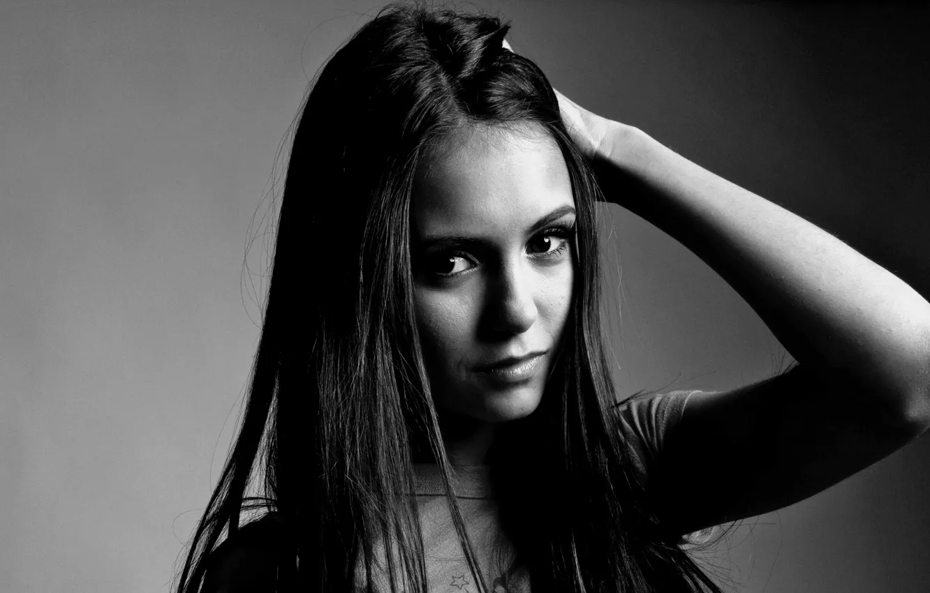 Фото обои девушка, чероно белое фото Beautiful Nina Dobrev актриса