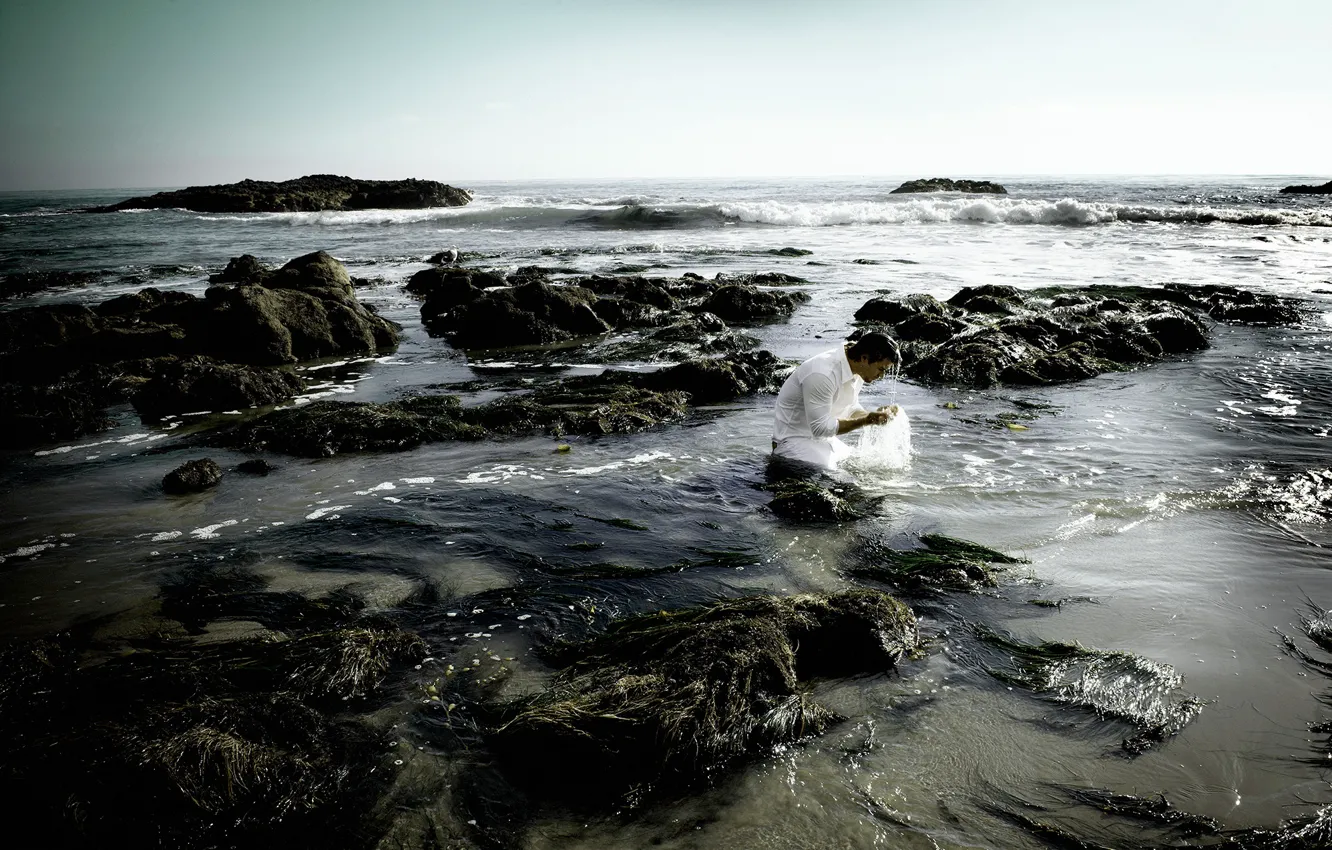 Фото обои море, мокрый, берег, фотограф, прибой, актер, журнал, в белом