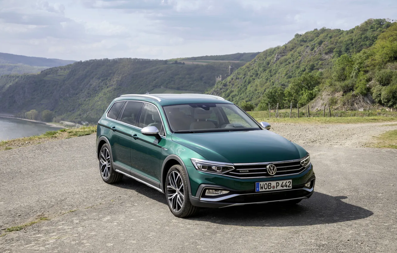 Фото обои горы, Volkswagen, универсал, Passat, тёмно-зелёный, Alltrack, 2019