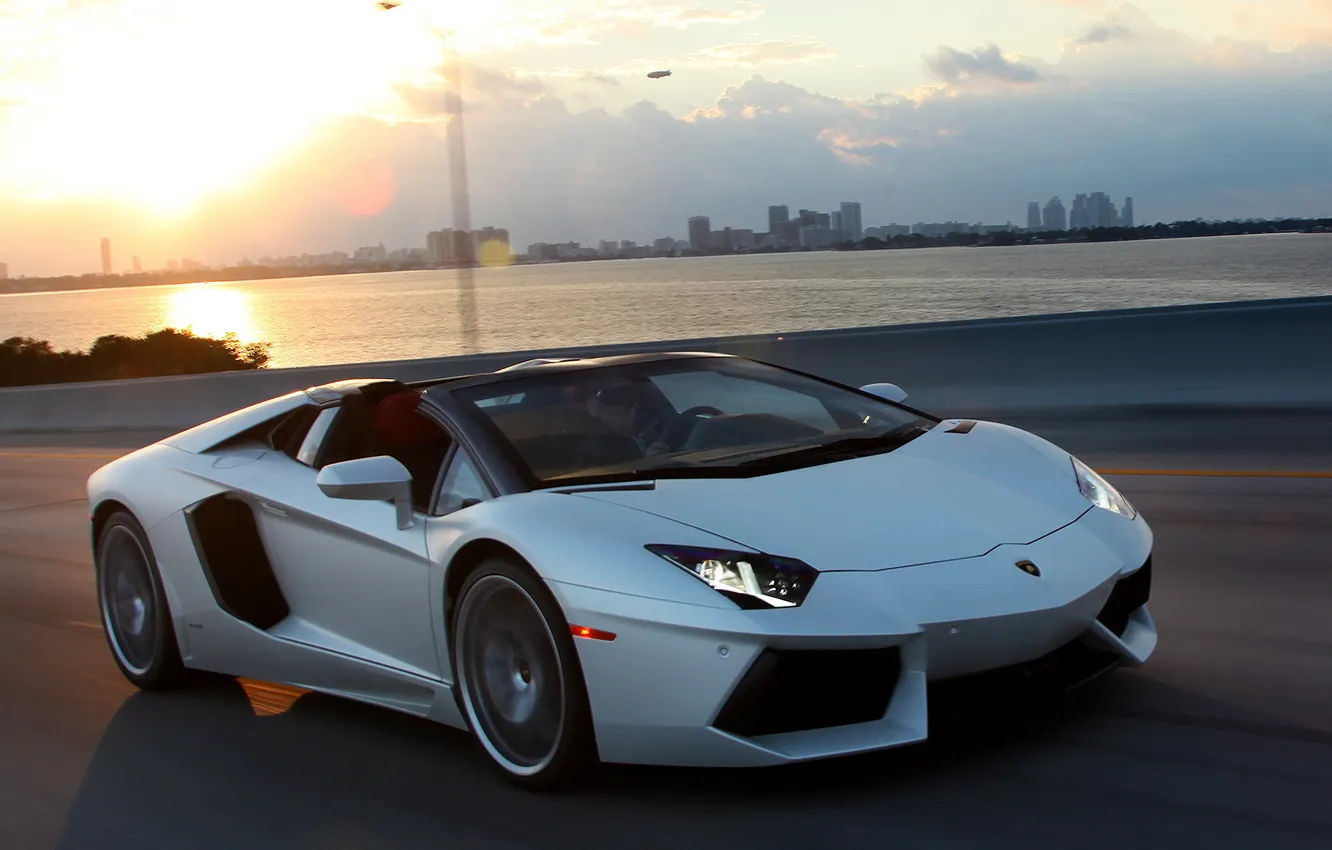 Фото обои машина, небо, свет, white, roadster, LP700-4, ламборгини, Lamborghini Aventador