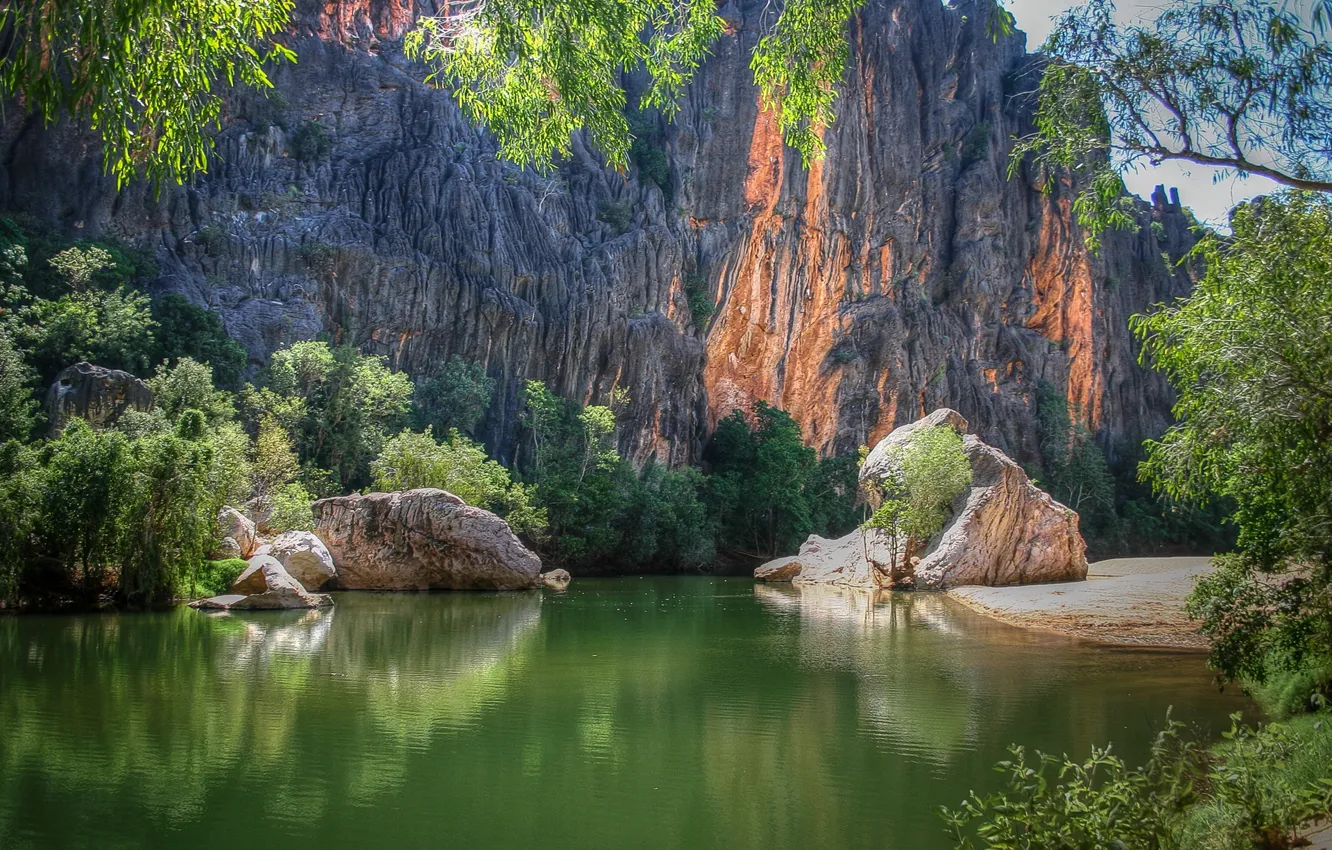 Фото обои деревья, горы, озеро, камни, скалы