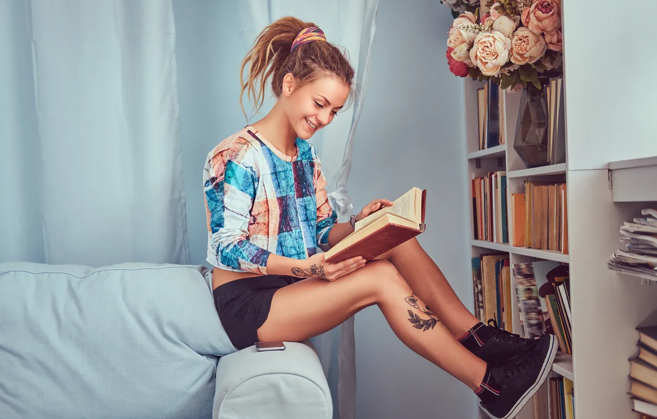 Фото обои girl, young, home, book, sofa, sitting, read, tattooed