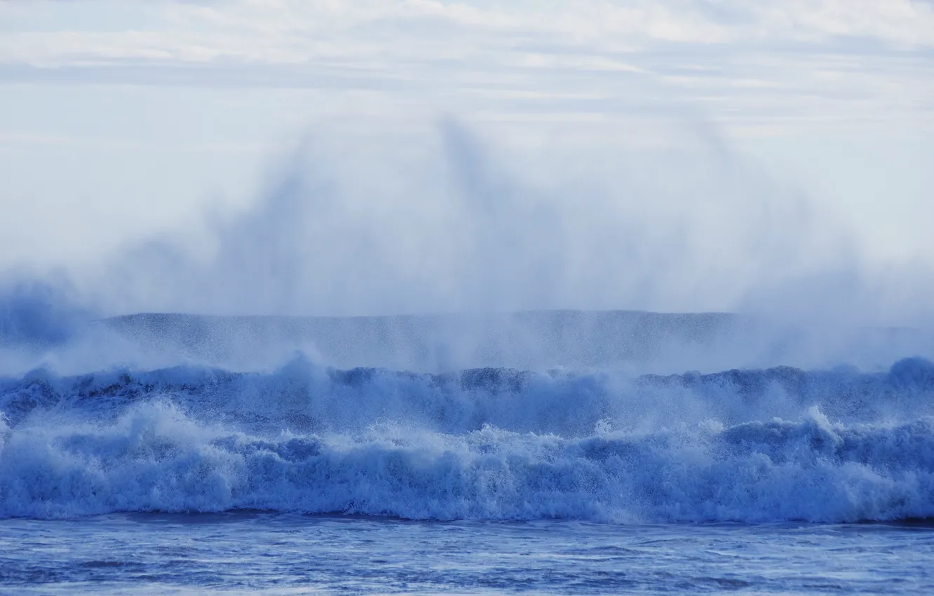 Фото обои море, волны, пена, вода, брызги, синий, стихия, берег