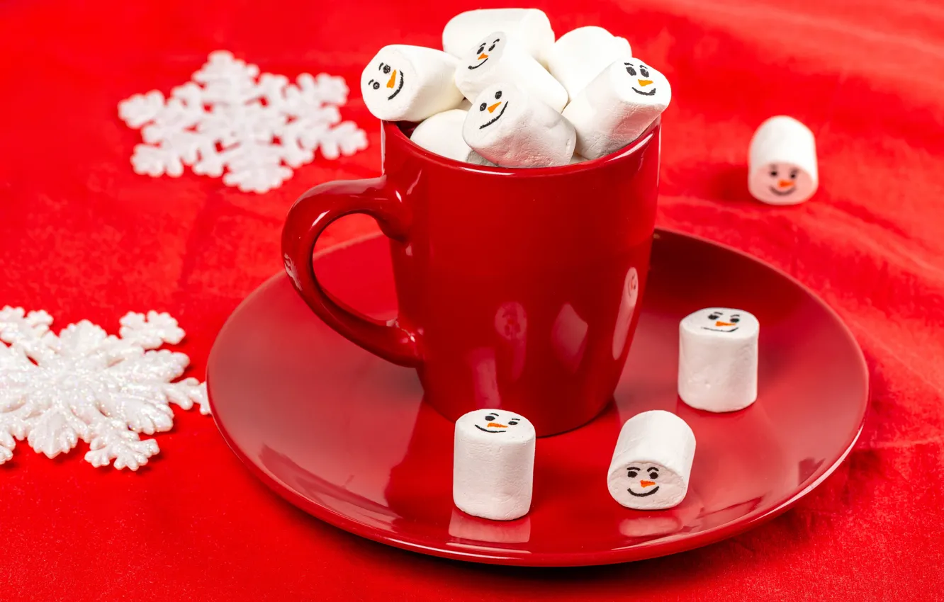 Фото обои снежинки, креатив, стол, праздник, новый год, кружка, сладости, красный фон