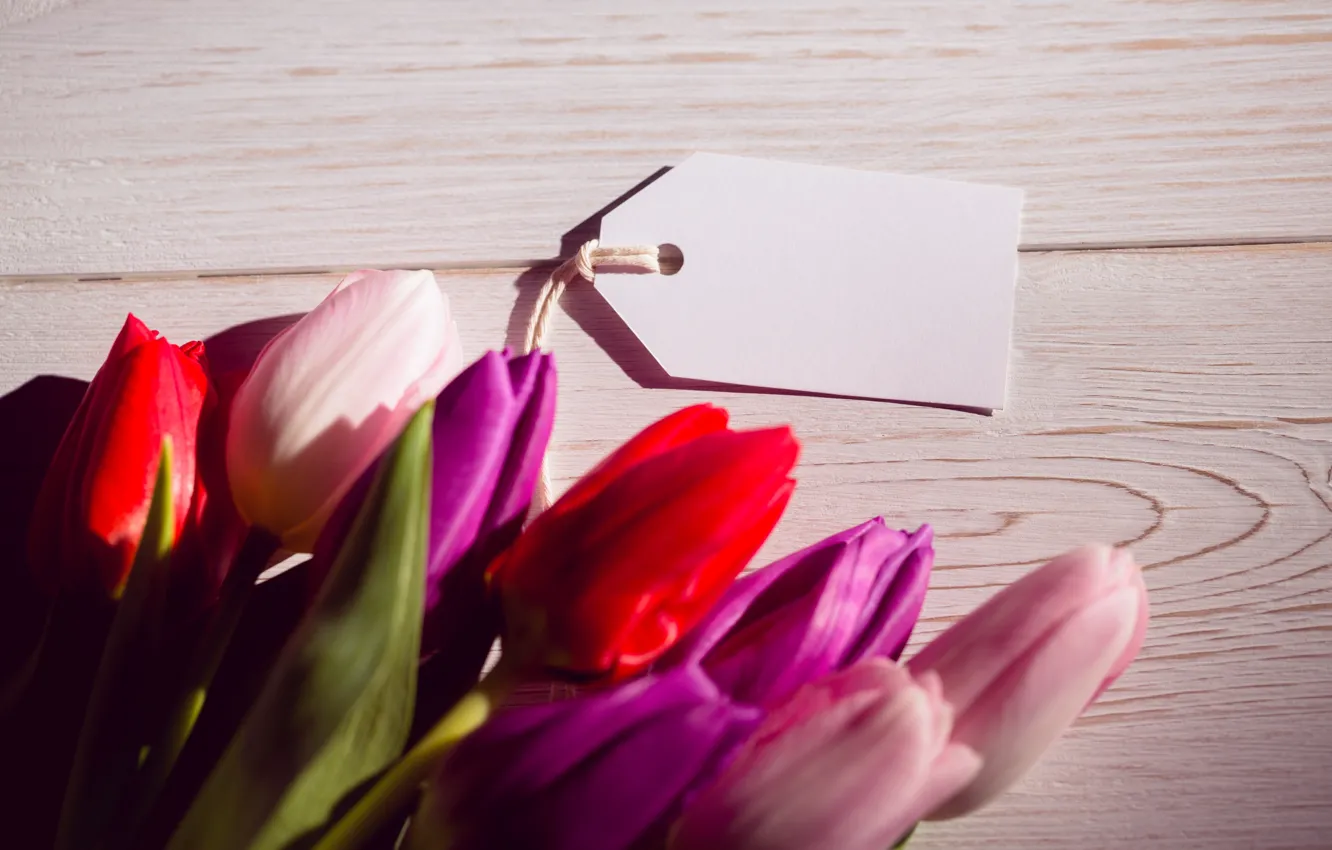 Фото обои цветы, букет, colorful, тюльпаны, red, white, wood, flowers
