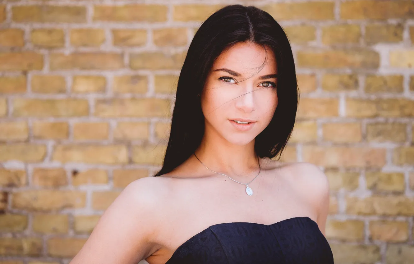 Фото обои взгляд, лицо, фон, модель, брюнетка, Roxana