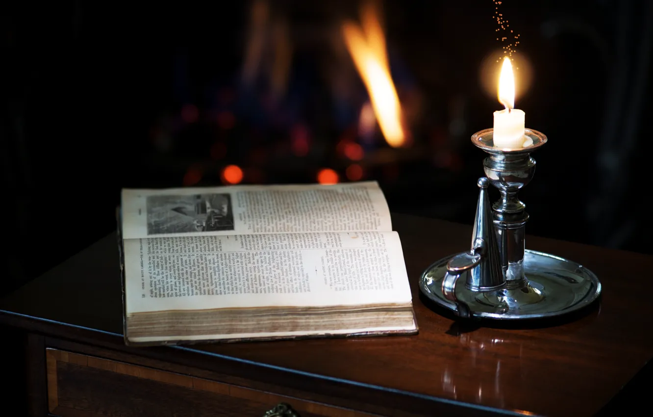 Фото обои свеча, тумбочка, книга, подсвечник