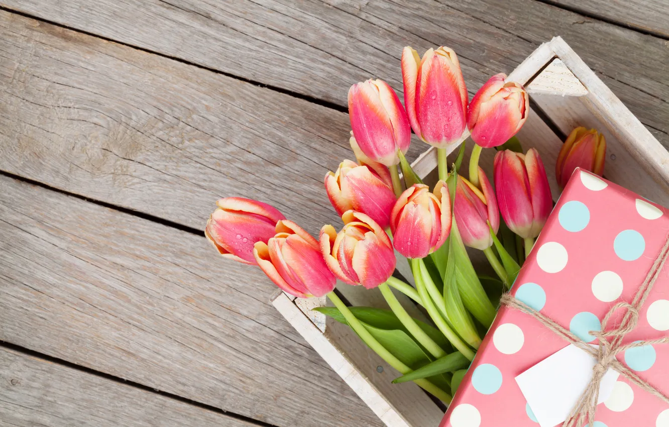 Фото обои цветы, подарок, букет, тюльпаны, red, love, wood, flowers