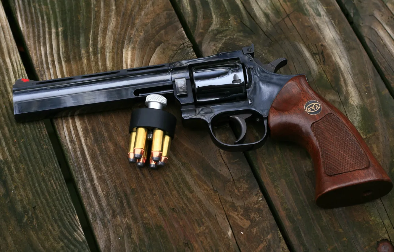 Фото обои gun, weapon, wood, custom, board, revolver, Magnum, Smith &amp; Wesson