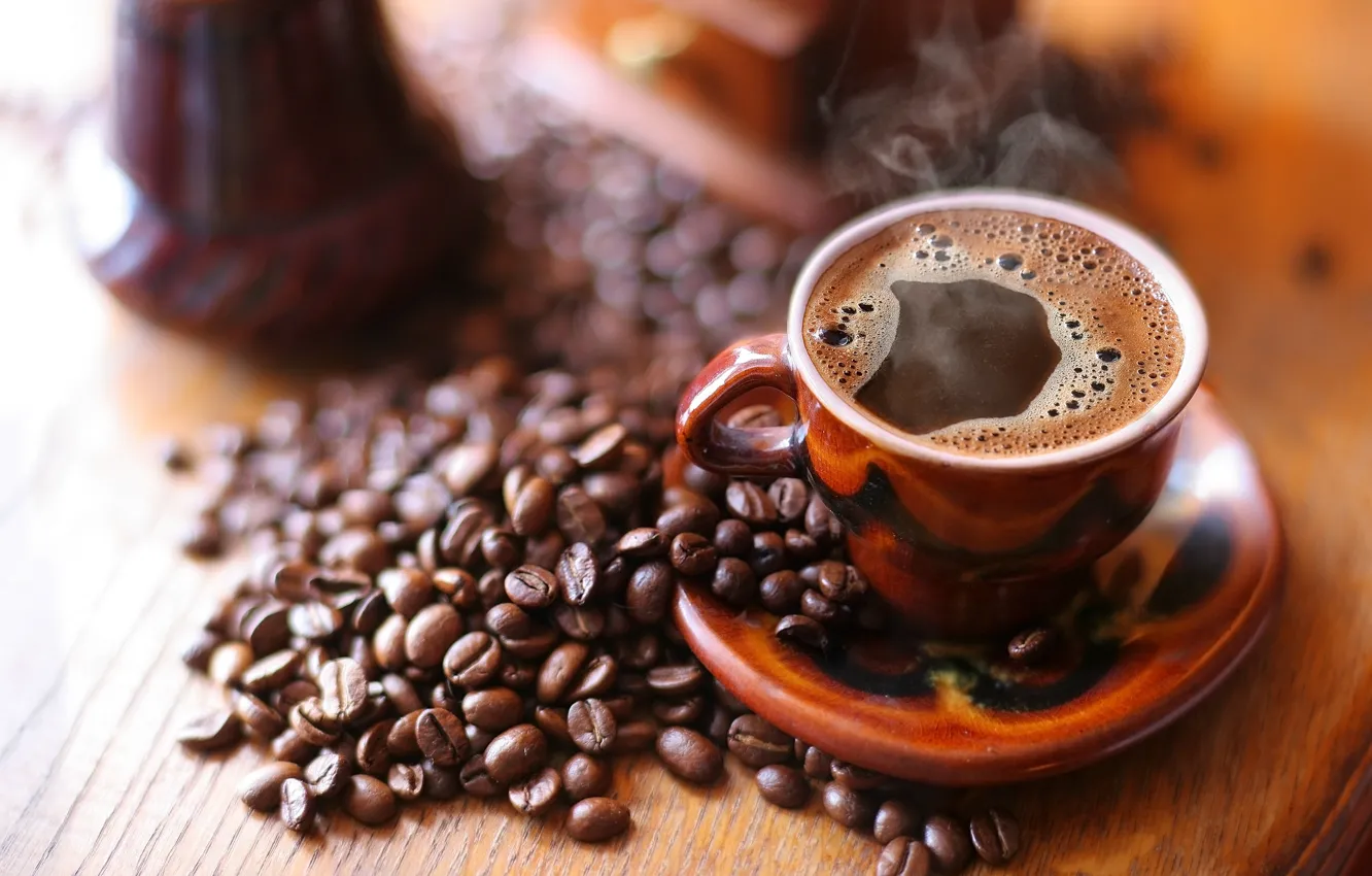 Фото обои кофе, кружка, напиток, кофейные зёрна, блюдце, пенка, дымок