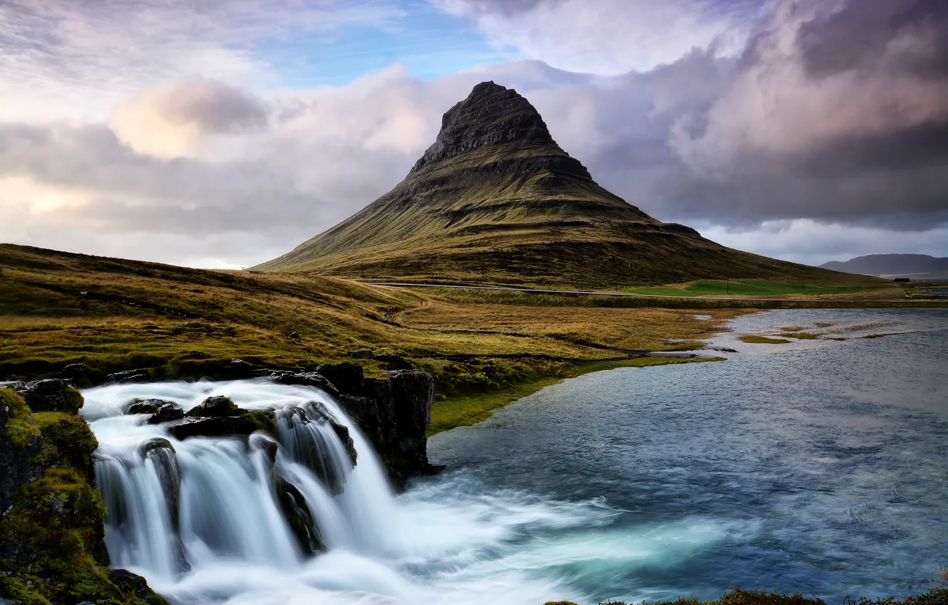 Фото обои гора, водопад, поток, Исландия, Kirkjufell