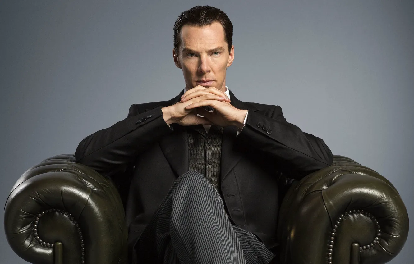 Фото обои взгляд, кресло, сидит, Шерлок Холмс, Бенедикт Камбербэтч, Benedict Cumberbatch, Sherlock, Sherlock BBC