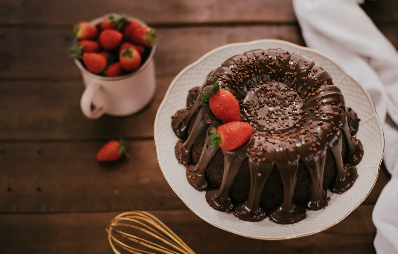 Фото обои еда, шоколад, клубника, тарелка, пирог, кружка, торт, ткань