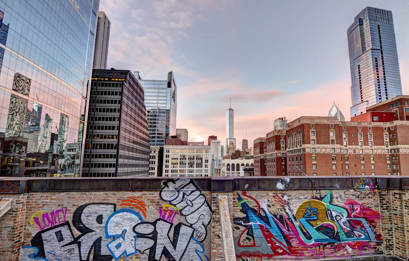 Фото обои небо, город, граффити, забор, небоскребы, Чикаго, Иллиноис