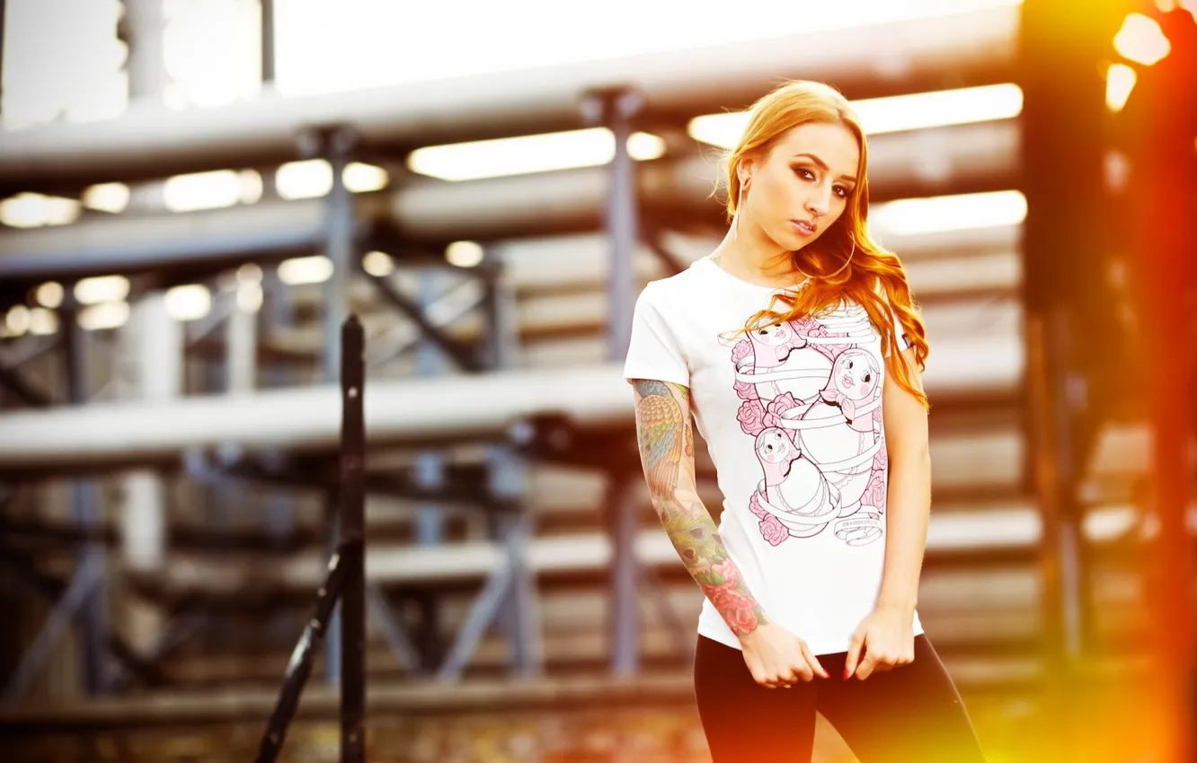 Фото обои девушка, свет, фон, тату, CHARLOTTE MORAN
