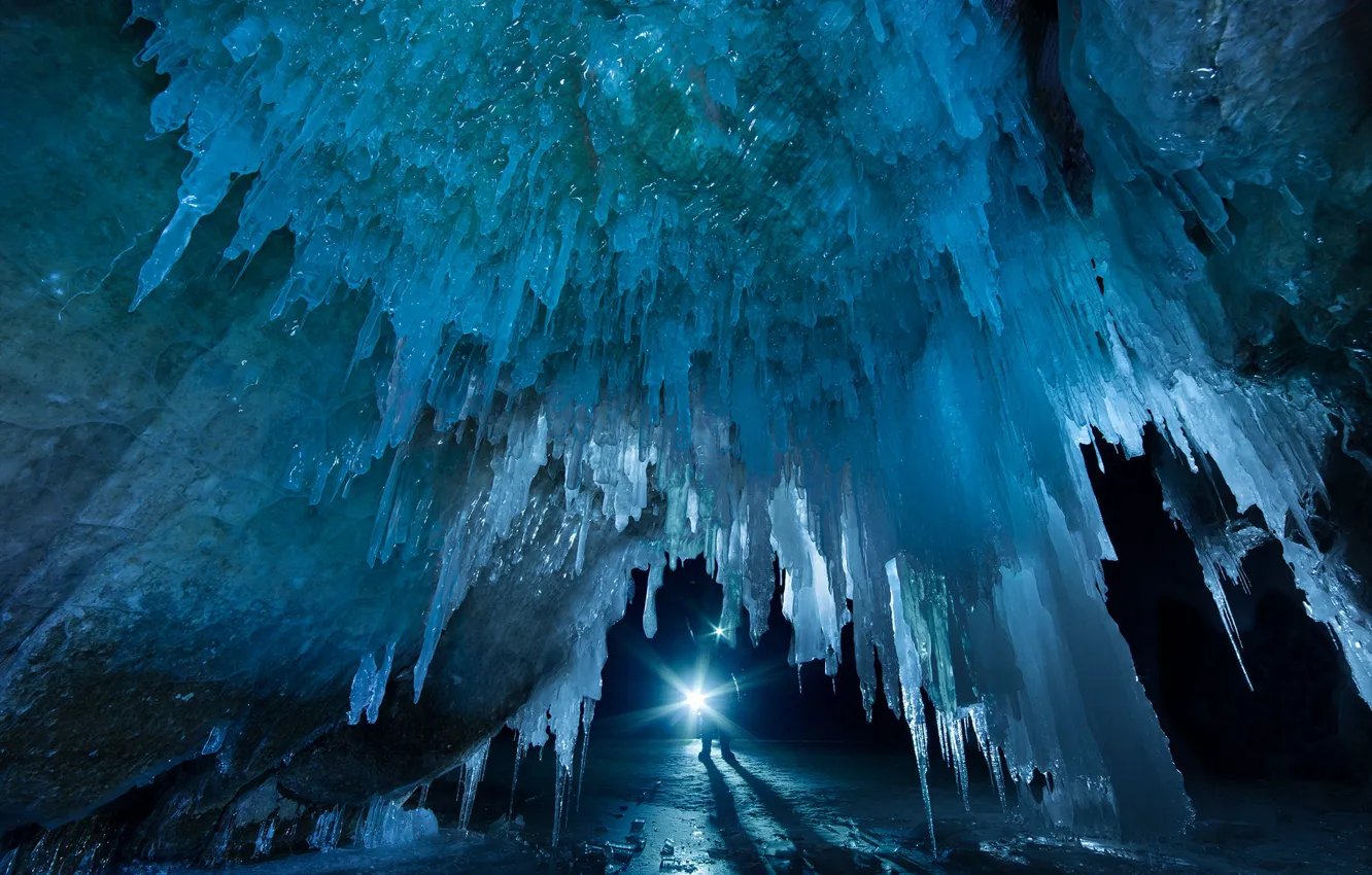 Фото обои ice, man, lantern, silhouette