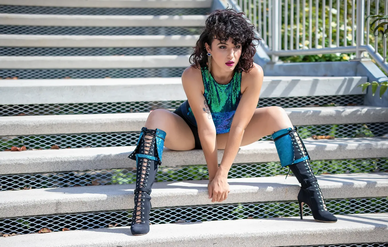 Фото обои девушка, ступени, Rosanna