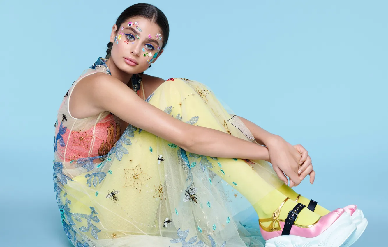 Фото обои взгляд, девушка, поза, макияж, платье, Taylor Hill